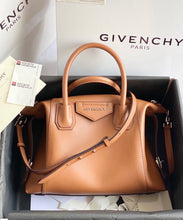 Load image into Gallery viewer, Antigona Soft Leather