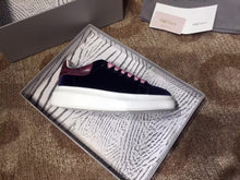 Load image into Gallery viewer, Oversized Sneaker Velvet