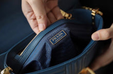 Load image into Gallery viewer, Embleme Bag