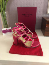 Load image into Gallery viewer, Rockstud Block Heel Sandals