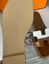 Load image into Gallery viewer, Oran Split Sandals
