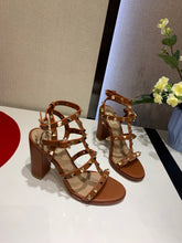 Load image into Gallery viewer, Rockstud Block Heel Sandals