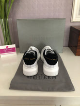 Load image into Gallery viewer, Oversized Sneaker Suede Ladies