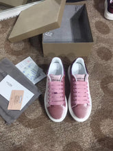 Load image into Gallery viewer, Oversized Sneaker Velvet