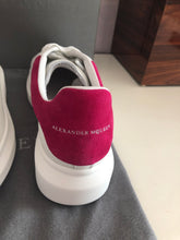 Load image into Gallery viewer, Oversized Sneaker Suede Ladies