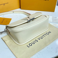 Load image into Gallery viewer, Buci