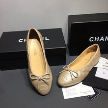 Load image into Gallery viewer, CC Quilted Pumps