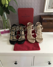 Load image into Gallery viewer, Rockstud Block Heel Sandals