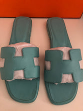 Load image into Gallery viewer, Oran Sandals Grained
