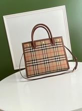 Load image into Gallery viewer, Title Bag