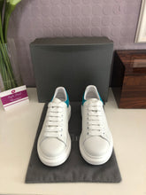 Load image into Gallery viewer, Oversized Sneaker Suede Ladies