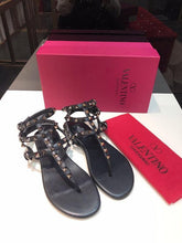 Load image into Gallery viewer, Rockstud Thong Sandals
