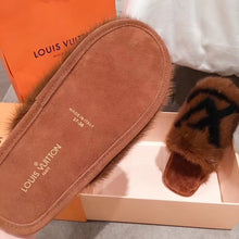 Load image into Gallery viewer, Homey Fur Slippers