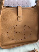 Load image into Gallery viewer, Evelyne