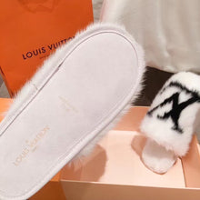 Load image into Gallery viewer, Homey Fur Slippers