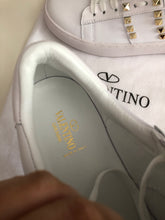 Load image into Gallery viewer, Rockstud Untitled