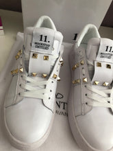 Load image into Gallery viewer, Rockstud Untitled