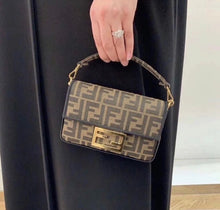 Load image into Gallery viewer, Baguette