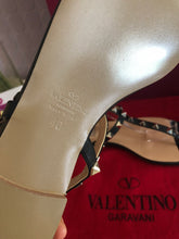 Load image into Gallery viewer, Rockstud Thong Sandals