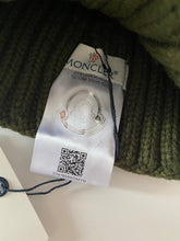 Load image into Gallery viewer, Fur Pom Hat