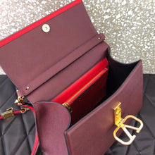 Load image into Gallery viewer, V Sling Handbag