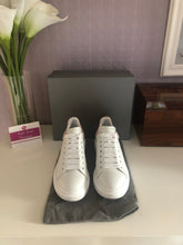 Load image into Gallery viewer, Oversized Sneaker Suede Ladies