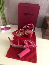 Load image into Gallery viewer, Rockstud Block Heel Sandals