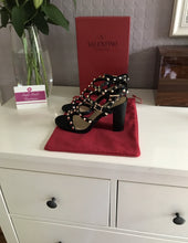 Load image into Gallery viewer, Rockstud Block Heel Sandals