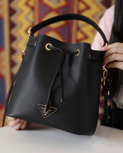Load image into Gallery viewer, Leather Bucket Bag