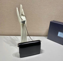 Load image into Gallery viewer, Logo Chain Bag