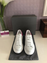 Load image into Gallery viewer, Oversized Sneaker Suede Ladies