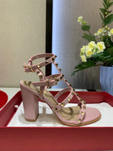 Load image into Gallery viewer, Rockstud Block Heel Sandals
