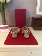 Load image into Gallery viewer, Rockstud Thong Sandals