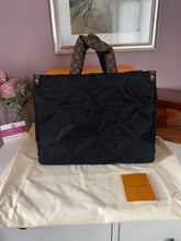 Load image into Gallery viewer, Onthego Tote