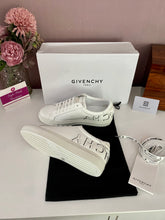 Load image into Gallery viewer, Reverse Sneaker