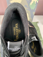 Load image into Gallery viewer, Camo Rockrunners Ladies