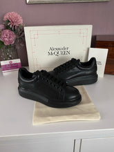 Load image into Gallery viewer, Oversized Sneaker Matte