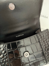 Load image into Gallery viewer, Hourglass XS Embossed