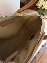 Load image into Gallery viewer, Antigona Grained Leather