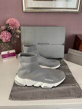 Load image into Gallery viewer, Speed Sneaker