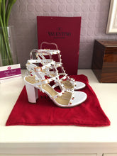 Load image into Gallery viewer, Rockstud Block Heel Sandals