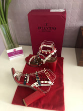 Load image into Gallery viewer, Rockstud Block Heel Sandals