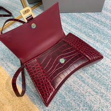 Load image into Gallery viewer, Hourglass XS Embossed