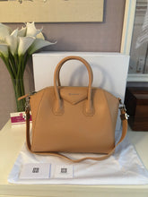 Load image into Gallery viewer, Antigona Grained Leather