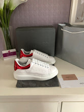 Load image into Gallery viewer, Oversized Sneaker Leather Ladies