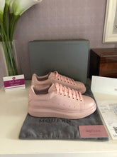 Load image into Gallery viewer, Oversized Sneaker Matte