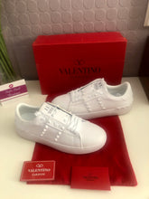 Load image into Gallery viewer, Rockstud Untitled