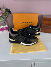 Load image into Gallery viewer, Runaway Sneaker