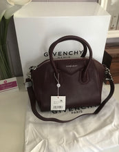 Load image into Gallery viewer, Antigona Grained Leather