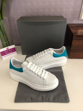 Load image into Gallery viewer, Oversized Sneaker Suede Ladies